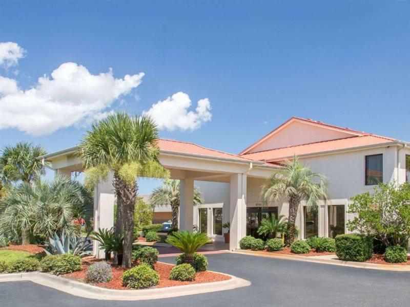 Days Inn & Suites By Wyndham Navarre - Near Beaches Hurlburt Екстериор снимка