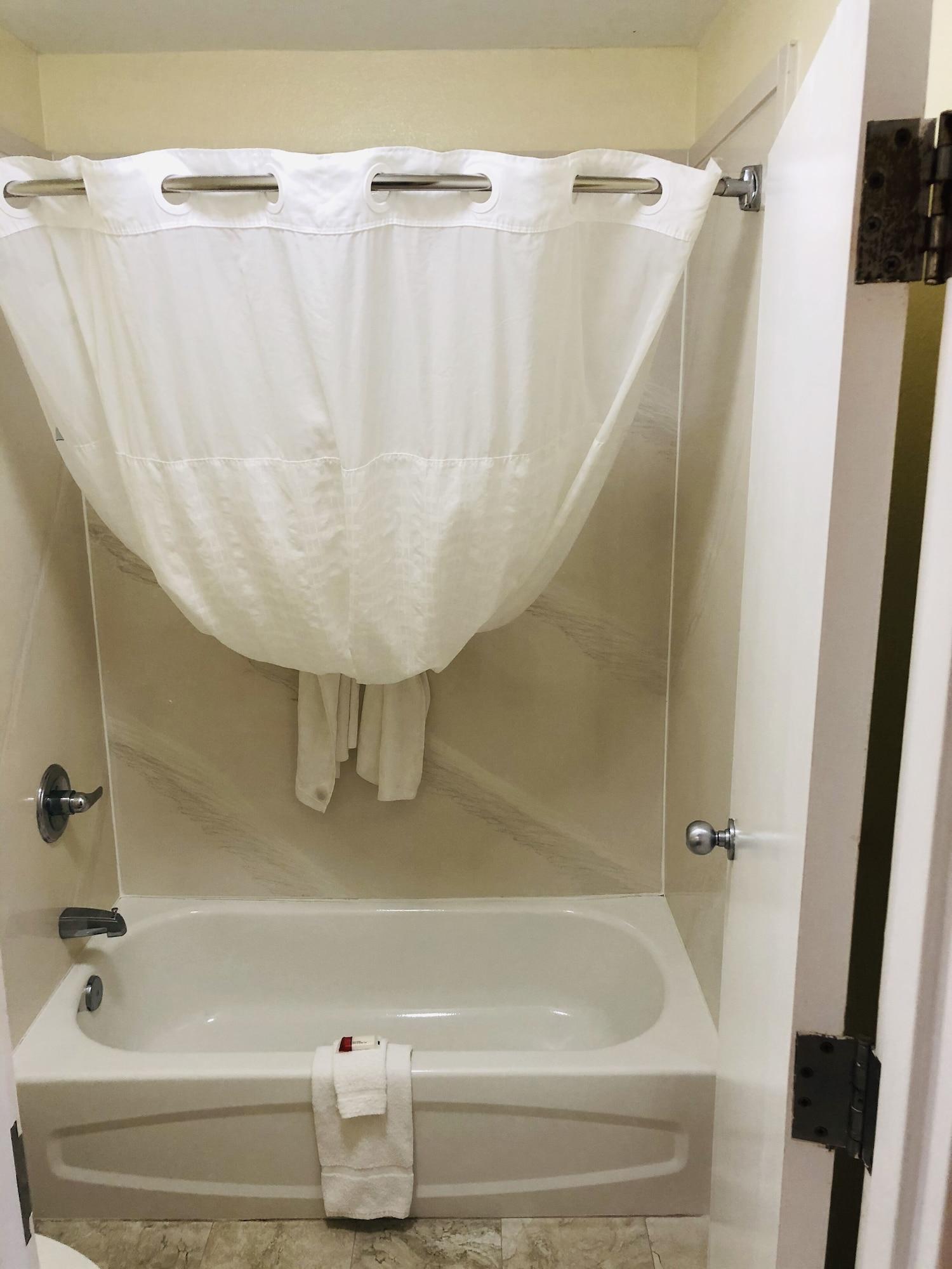 Days Inn & Suites By Wyndham Navarre - Near Beaches Hurlburt Екстериор снимка
