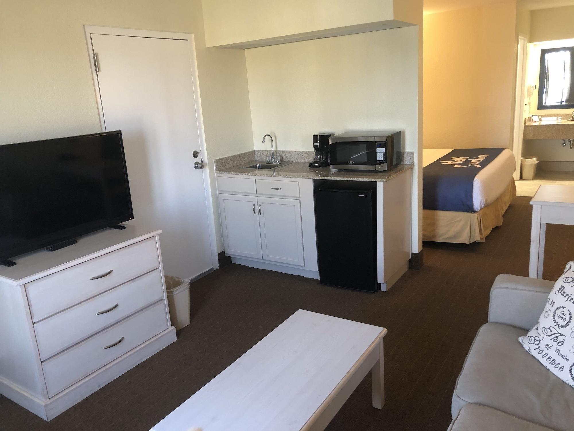 Days Inn & Suites By Wyndham Navarre - Near Beaches Hurlburt Екстериор снимка