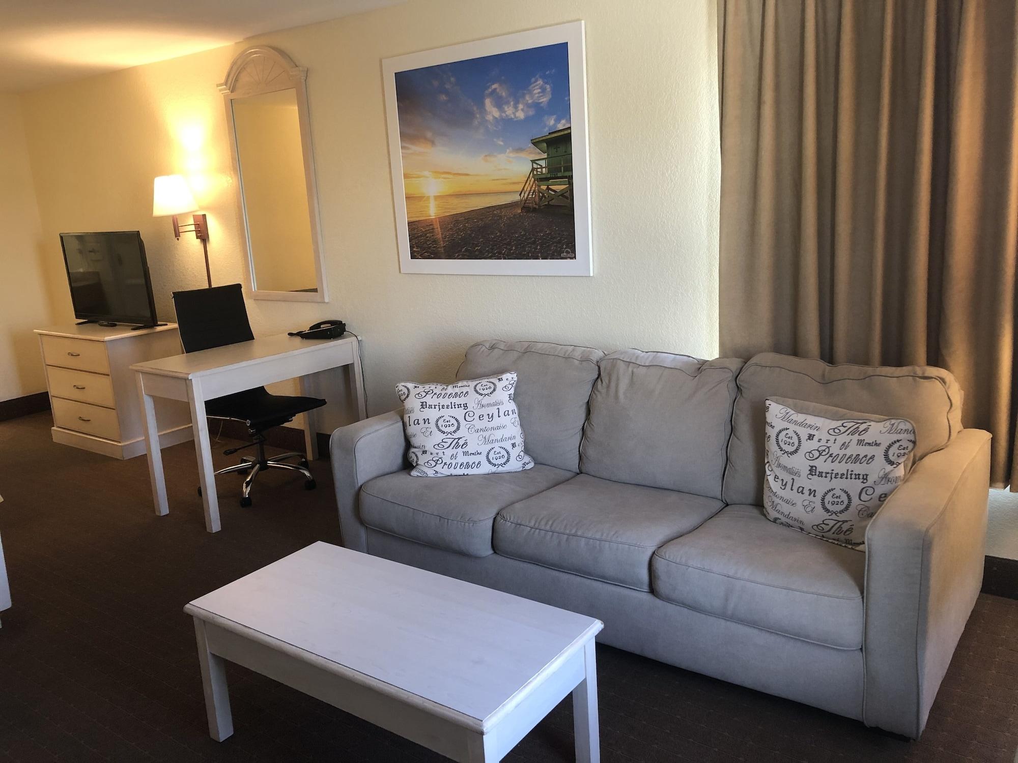 Days Inn & Suites By Wyndham Navarre - Near Beaches Hurlburt Екстериор снимка