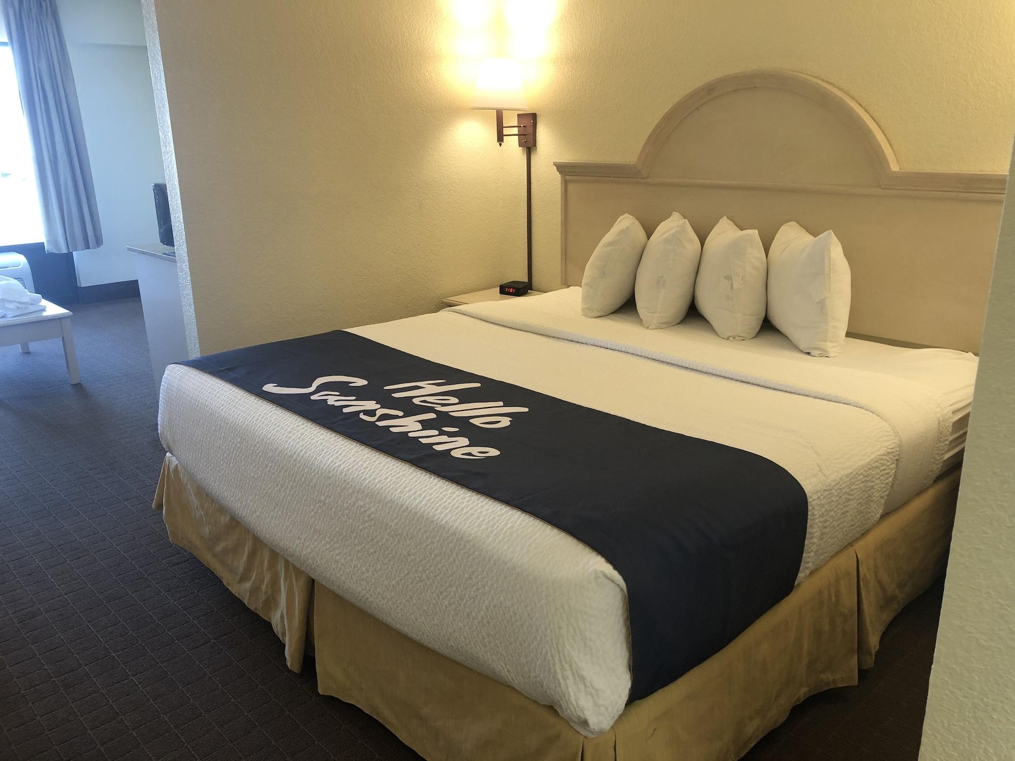 Days Inn & Suites By Wyndham Navarre - Near Beaches Hurlburt Екстериор снимка