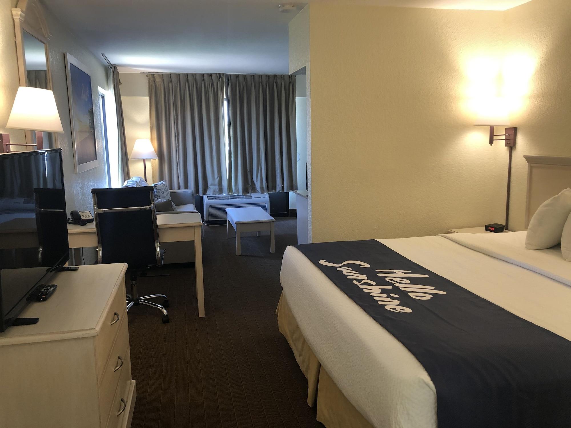 Days Inn & Suites By Wyndham Navarre - Near Beaches Hurlburt Екстериор снимка