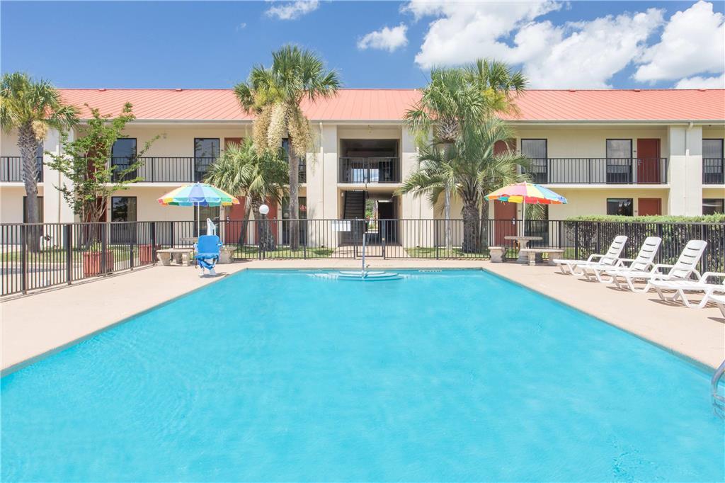 Days Inn & Suites By Wyndham Navarre - Near Beaches Hurlburt Съоръжения снимка